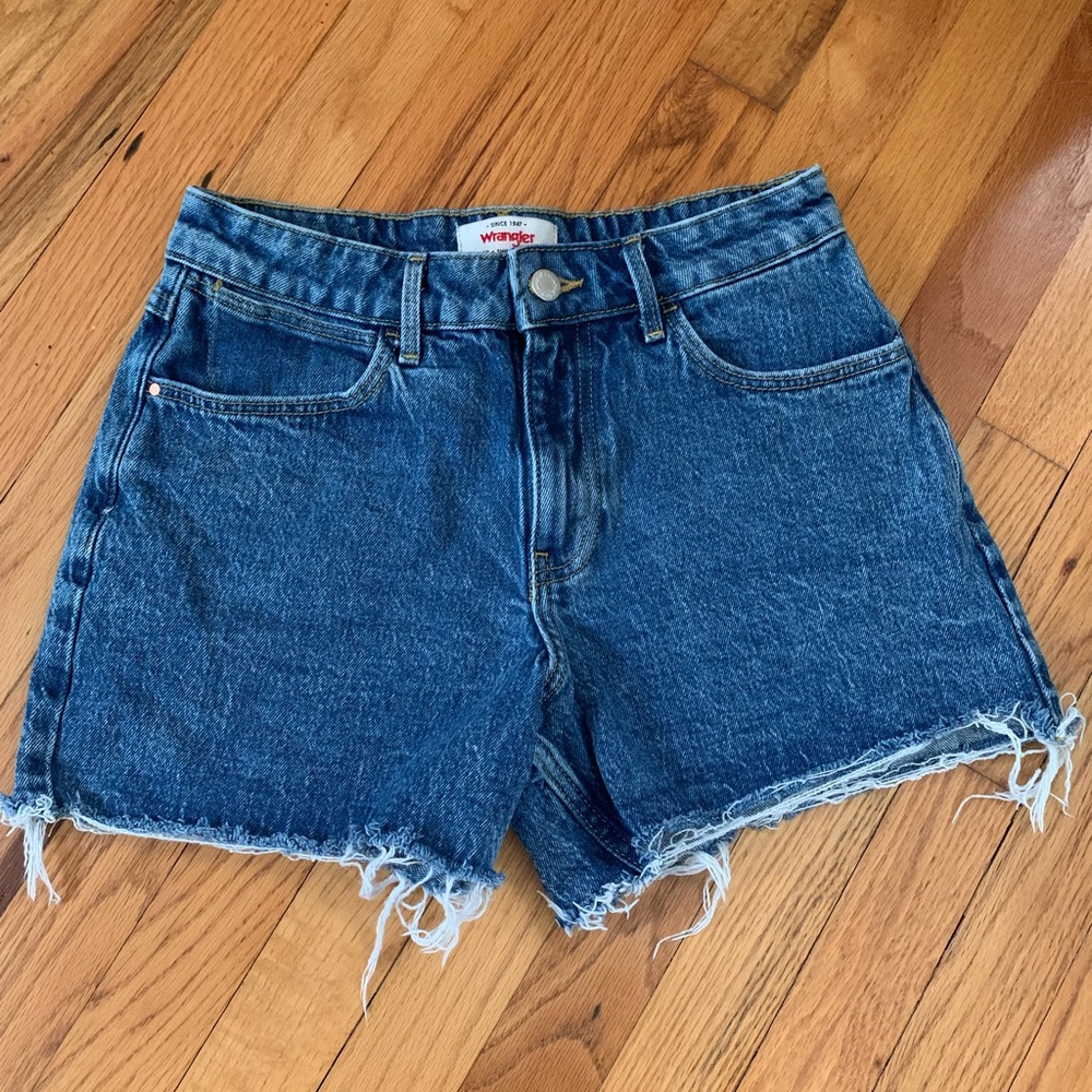 Wrangler 4” shorts💙
